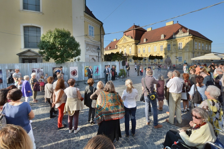 Külvilág - szabadtéri elektrografikai kiállítás nyílt a Városház téren