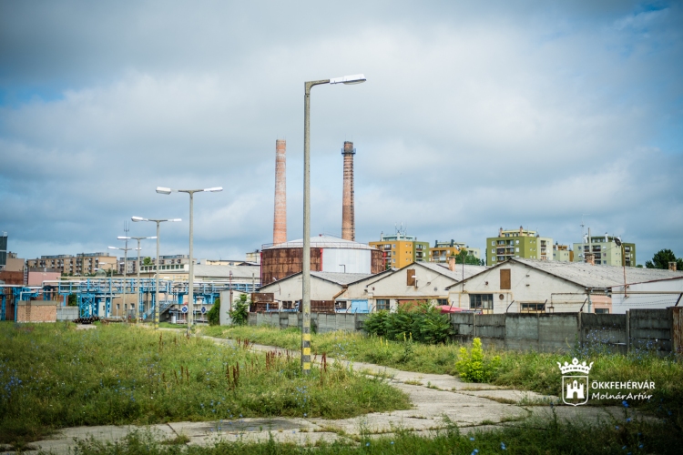 Több mint ötven fát ültetnek majd az új, nyár végére elkészülő vízivárosi parkolóba