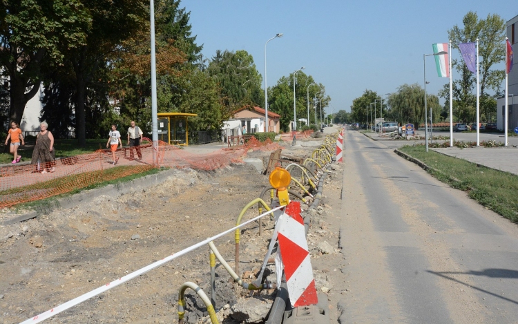 Ütemterv szerint zajlik a felújítás a Ligetsoron