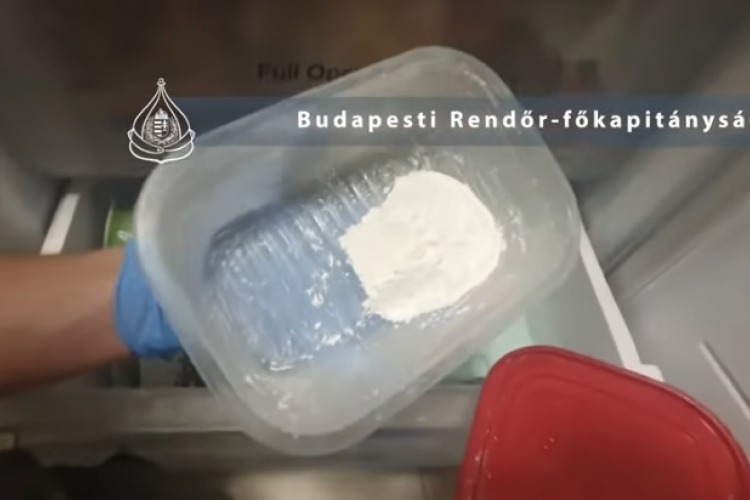 Több kilogramm kábítószert találtak egy soroksári dílernél