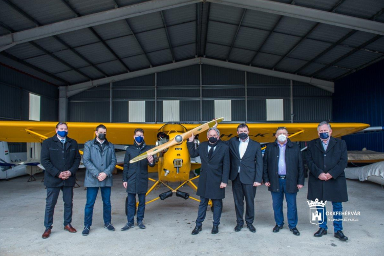 A börgöndi reptérfejlesztésről, új elektromos buszokról és új kutatóközpontról is megállapodtak