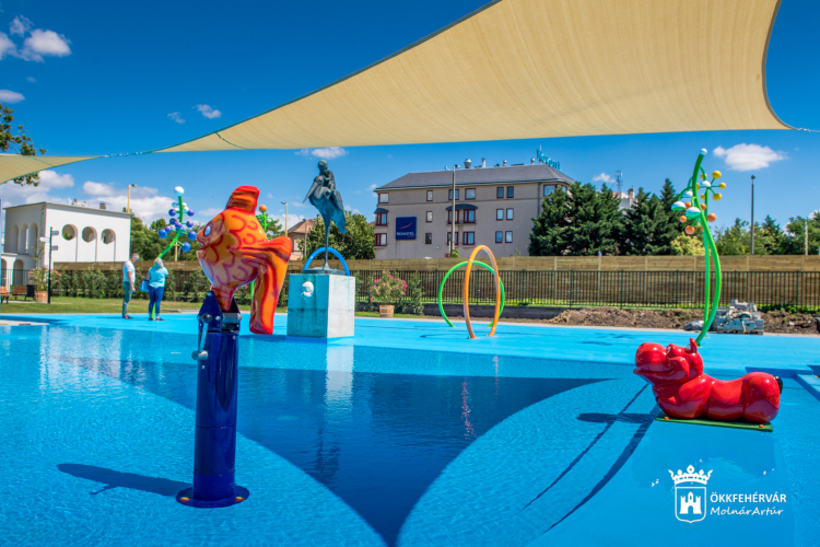 Szombaton reggel nyit a megújult strand - ingyenes sétálójegy hétvégén