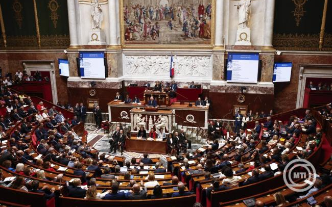 Megbukott a francia kormány a bizalmi szavazáson