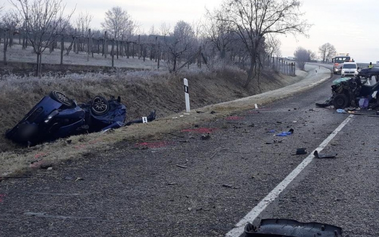 Két autó karambolozott Bicskénél, mindkét sofőr meghalt 