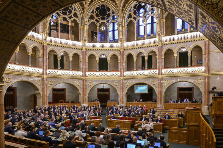 A frakciófinanszírozásról és az EU jövőjéről is tárgyal a parlament