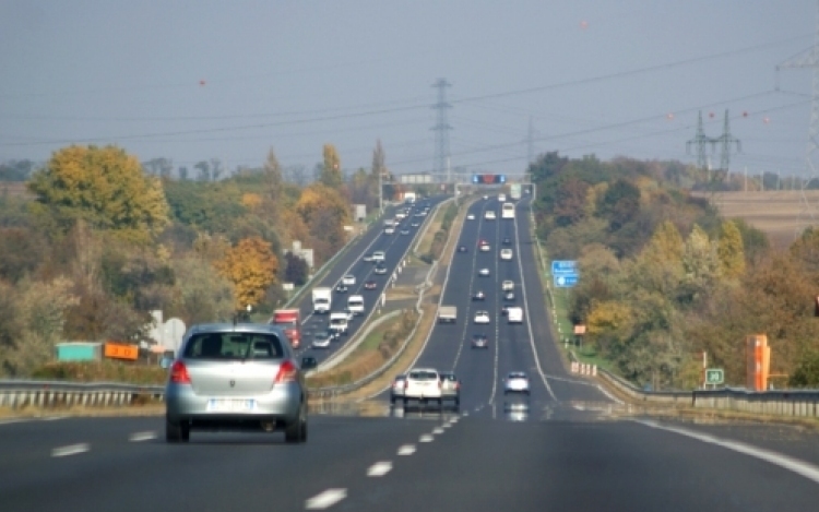 Folyamatosan nő a forgalom a közutakon