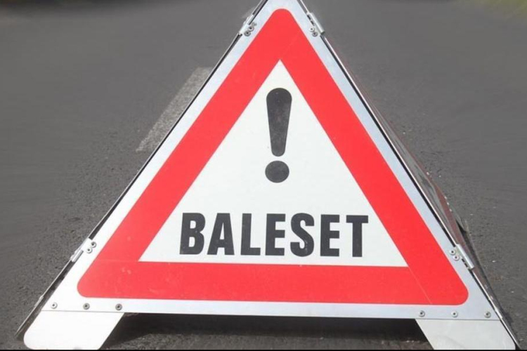 Az út menti partoldalnak ütközött egy autó Szabadbattyánnál