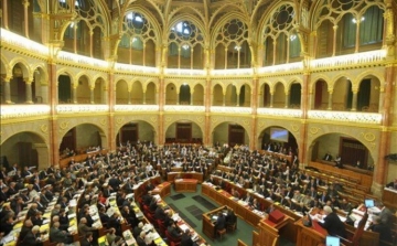 Ombudsmant választ a parlament 