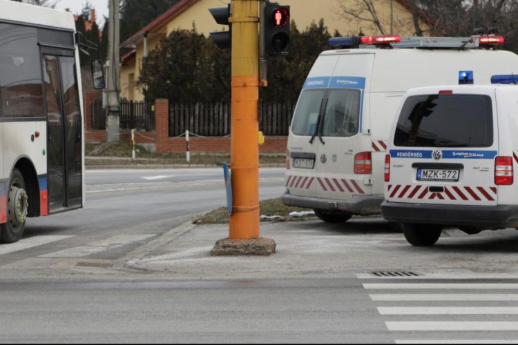 Két autó ütközött Fehérváron, a Seregélyesi út és a Mártírok útja kereszteződésében