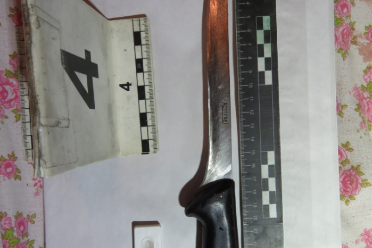 Két idős asszonyra támadt egy késes férfi