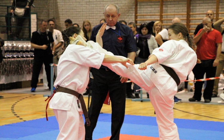 KOMPLETT FEHÉRVÁRI KARATE-VÍKEND