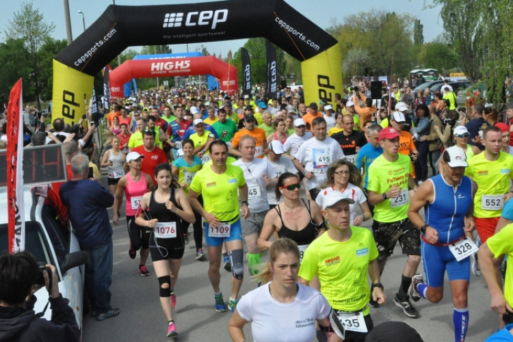 450 km-t futnak Lajkó Csabáék egy Hospice alapítványért